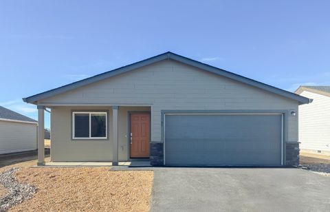 Photo of 51785 Jubilee Pine Dr Dr, La Pine, OR 97739 (MLS # 220215592)