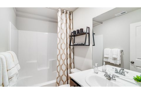 Tiny photo for 51785 Jubilee Pine Dr Dr, La Pine, OR 97739 (MLS # 220215592)