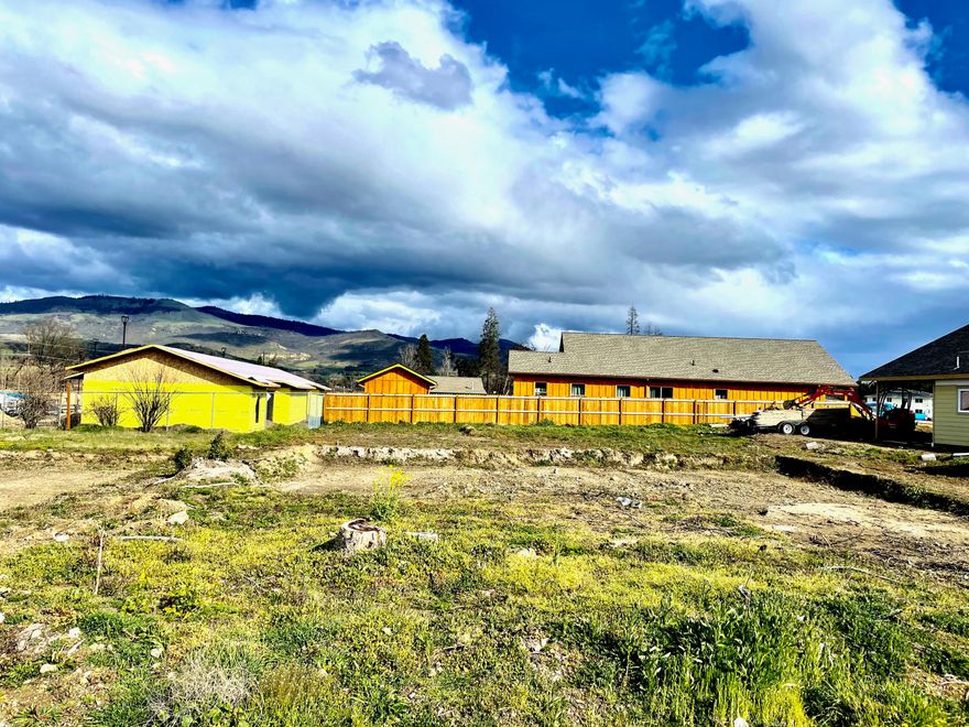 Wonderful level .19 acre vacant lot with all utilities available at the street with amazing views. This lot is located in a great neighborhood of newer houses ready to build your new home.