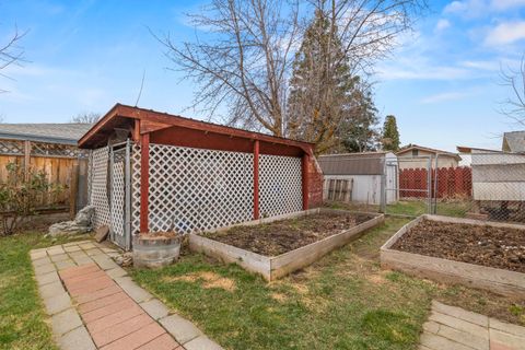 Tiny photo for 4816 Sumac Avenue, Klamath Falls, OR 97603 (MLS # 220216912)