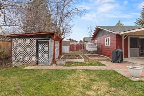 Tiny photo for 4816 Sumac Avenue, Klamath Falls, OR 97603 (MLS # 220216912)