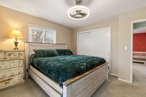 Tiny photo for 4816 Sumac Avenue, Klamath Falls, OR 97603 (MLS # 220216912)