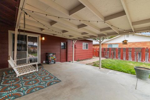 Tiny photo for 4816 Sumac Avenue, Klamath Falls, OR 97603 (MLS # 220216912)
