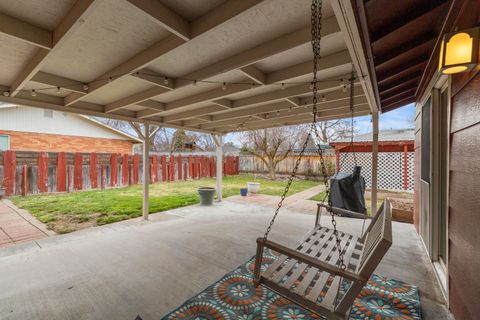 Tiny photo for 4816 Sumac Avenue, Klamath Falls, OR 97603 (MLS # 220216912)