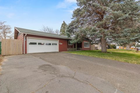 Tiny photo for 4816 Sumac Avenue, Klamath Falls, OR 97603 (MLS # 220216912)