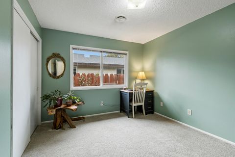 Tiny photo for 4816 Sumac Avenue, Klamath Falls, OR 97603 (MLS # 220216912)