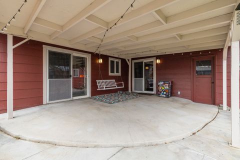 Tiny photo for 4816 Sumac Avenue, Klamath Falls, OR 97603 (MLS # 220216912)