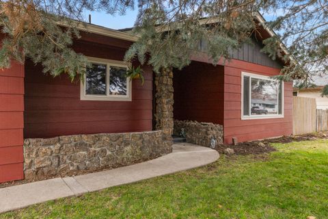Tiny photo for 4816 Sumac Avenue, Klamath Falls, OR 97603 (MLS # 220216912)