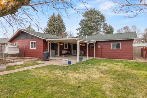 Tiny photo for 4816 Sumac Avenue, Klamath Falls, OR 97603 (MLS # 220216912)