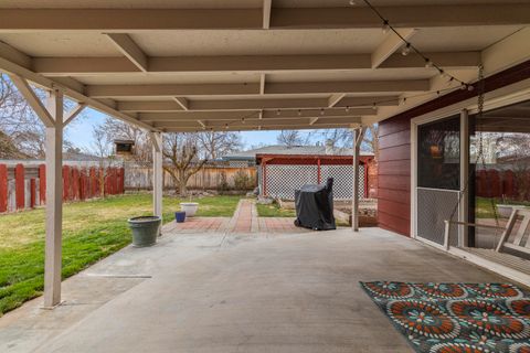 Tiny photo for 4816 Sumac Avenue, Klamath Falls, OR 97603 (MLS # 220216912)