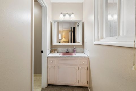 Tiny photo for 4816 Sumac Avenue, Klamath Falls, OR 97603 (MLS # 220216912)