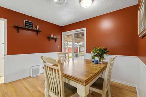 Tiny photo for 4816 Sumac Avenue, Klamath Falls, OR 97603 (MLS # 220216912)