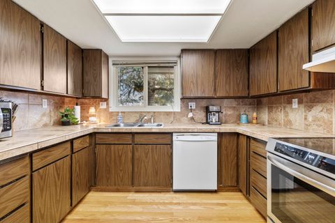 Tiny photo for 4816 Sumac Avenue, Klamath Falls, OR 97603 (MLS # 220216912)