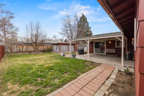 Tiny photo for 4816 Sumac Avenue, Klamath Falls, OR 97603 (MLS # 220216912)