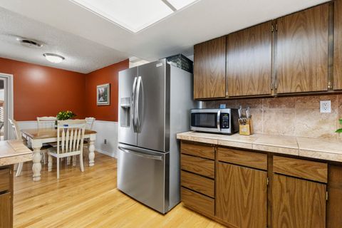 Tiny photo for 4816 Sumac Avenue, Klamath Falls, OR 97603 (MLS # 220216912)