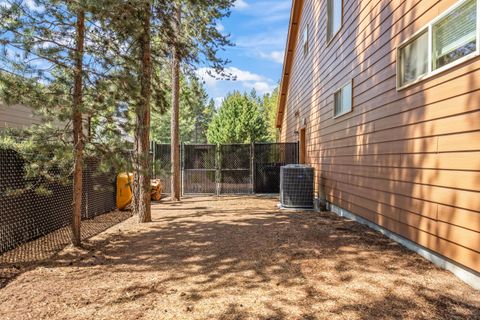 Tiny photo for 51874 Trapper George Lane, La Pine, OR 97739 (MLS # 220221872)