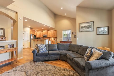 Tiny photo for 51874 Trapper George Lane, La Pine, OR 97739 (MLS # 220221872)