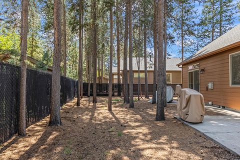 Tiny photo for 51874 Trapper George Lane, La Pine, OR 97739 (MLS # 220221872)