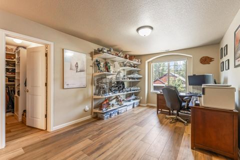 Tiny photo for 51874 Trapper George Lane, La Pine, OR 97739 (MLS # 220221872)