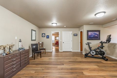 Tiny photo for 51874 Trapper George Lane, La Pine, OR 97739 (MLS # 220221872)