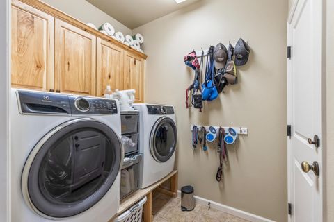 Tiny photo for 51874 Trapper George Lane, La Pine, OR 97739 (MLS # 220221872)