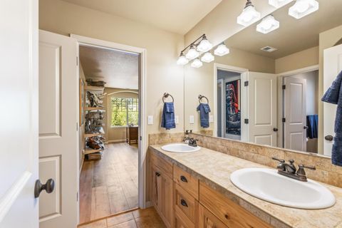 Tiny photo for 51874 Trapper George Lane, La Pine, OR 97739 (MLS # 220221872)