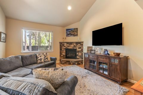 Tiny photo for 51874 Trapper George Lane, La Pine, OR 97739 (MLS # 220221872)