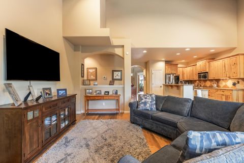 Tiny photo for 51874 Trapper George Lane, La Pine, OR 97739 (MLS # 220221872)