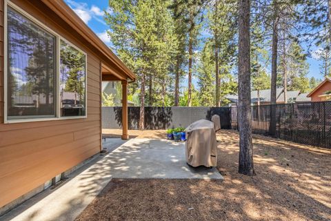 Tiny photo for 51874 Trapper George Lane, La Pine, OR 97739 (MLS # 220221872)