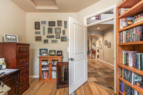 Tiny photo for 51874 Trapper George Lane, La Pine, OR 97739 (MLS # 220221872)