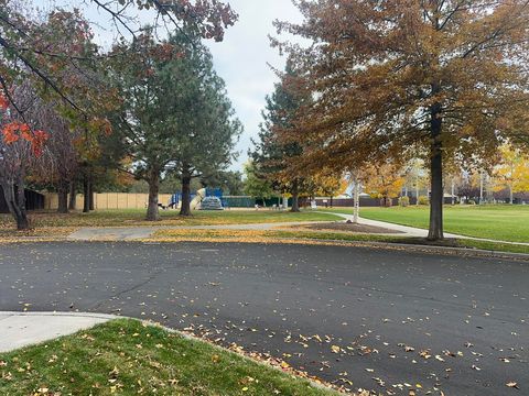 Tiny photo for 20634 Hummingbird Lane, Bend, OR 97702 (MLS # 220215221)