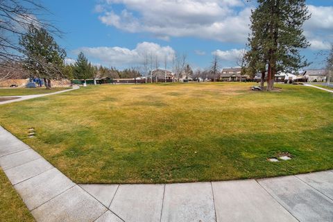 Tiny photo for 20634 Hummingbird Lane, Bend, OR 97702 (MLS # 220215221)
