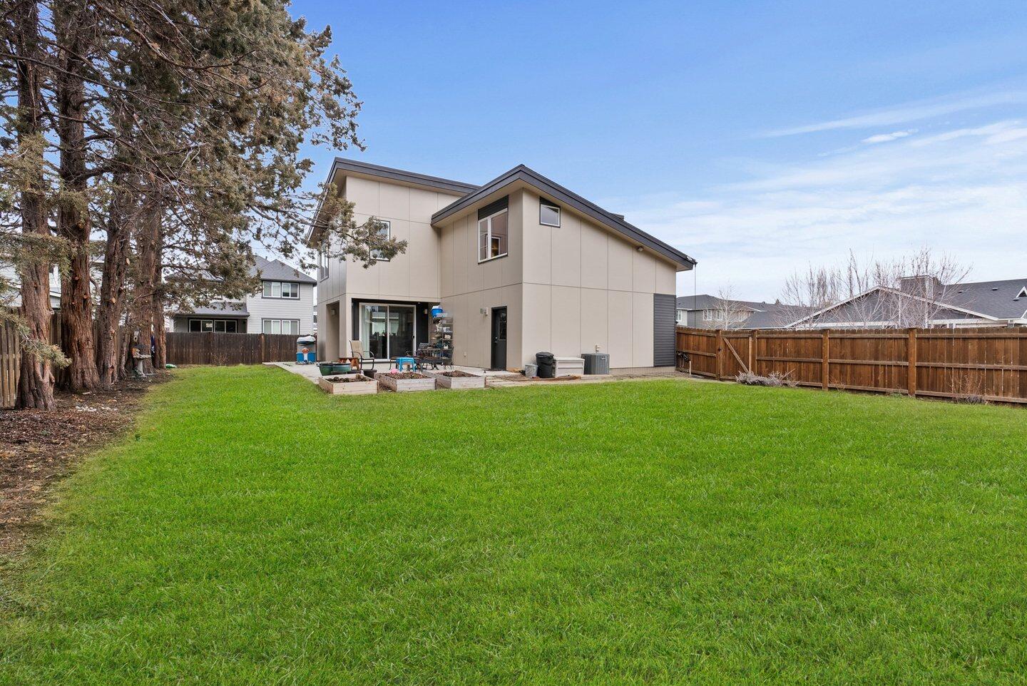 61547 SE Lincoln Lane