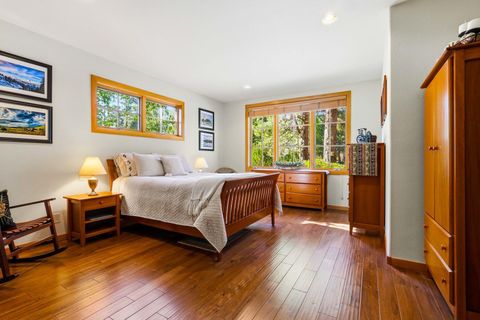 Tiny photo for 18829 Peony Place, Bend, OR 97702 (MLS # 220221330)