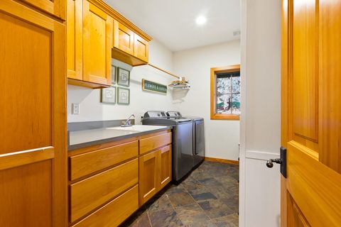 Tiny photo for 18829 Peony Place, Bend, OR 97702 (MLS # 220221330)