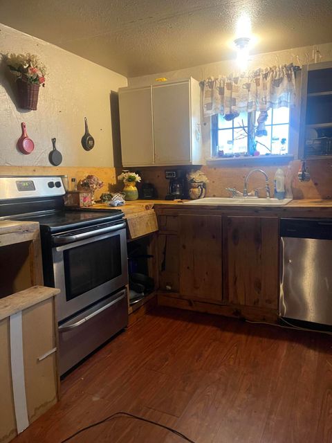 Tiny photo for 3364 Johns Avenue, Klamath Falls, OR 97603 (MLS # 220212690)