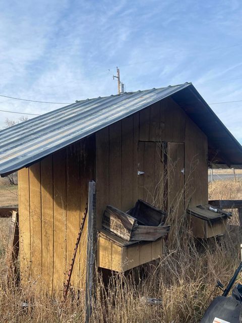 Tiny photo for 3364 Johns Avenue, Klamath Falls, OR 97603 (MLS # 220212690)