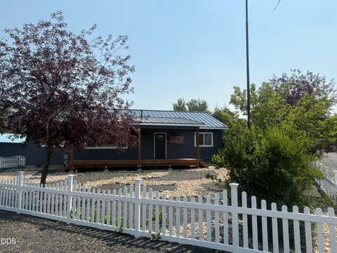 Photo of 216 Avenue B, Seneca, OR 97873 (MLS # 220226154)