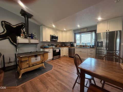 Tiny photo for 216 Avenue B, Seneca, OR 97873 (MLS # 220226154)