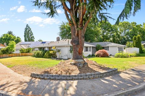 Tiny photo for 2951 Barclay Road, Medford, OR 97504 (MLS # 220223879)
