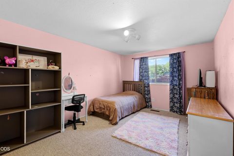 Tiny photo for 2951 Barclay Road, Medford, OR 97504 (MLS # 220223879)