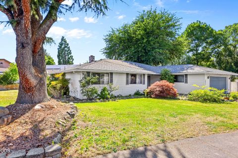 Tiny photo for 2951 Barclay Road, Medford, OR 97504 (MLS # 220223879)