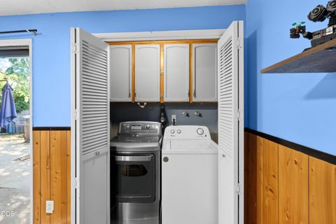 Tiny photo for 2951 Barclay Road, Medford, OR 97504 (MLS # 220223879)