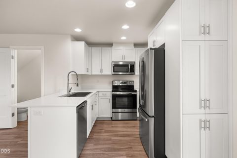 Tiny photo for 185 Northridge Terrace, Medford, OR 97501 (MLS # 220223881)