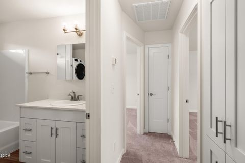 Tiny photo for 185 Northridge Terrace, Medford, OR 97501 (MLS # 220223881)