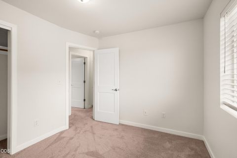 Tiny photo for 185 Northridge Terrace, Medford, OR 97501 (MLS # 220223881)
