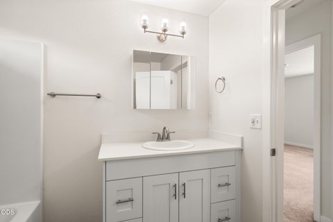 Tiny photo for 185 Northridge Terrace, Medford, OR 97501 (MLS # 220223881)