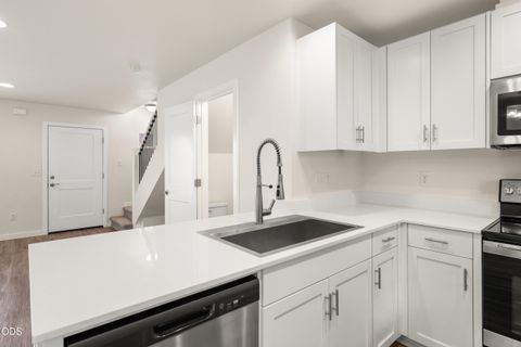 Tiny photo for 185 Northridge Terrace, Medford, OR 97501 (MLS # 220223881)