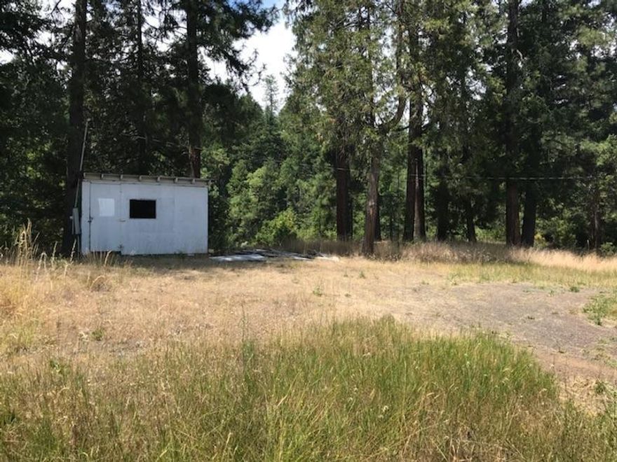 Beautiful country lot minutes from Lost Creek Lake just off Hwy 62 backing up to the great Oregon outdoors. Previously had an old mobile. Buyers to do due diligence regarding well, septic, homesite.