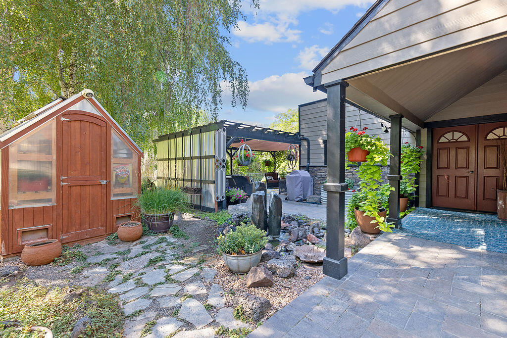101 NE Marmot Lane